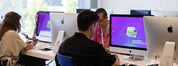 Students working together in the programming cluster at 42 Madrid Fundación Telefónica