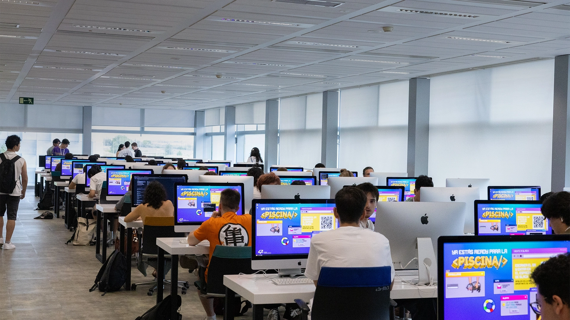 fotoweb10 Participants work on coding exercises during a 42 Madrid Fundación Telefónica Piscine.