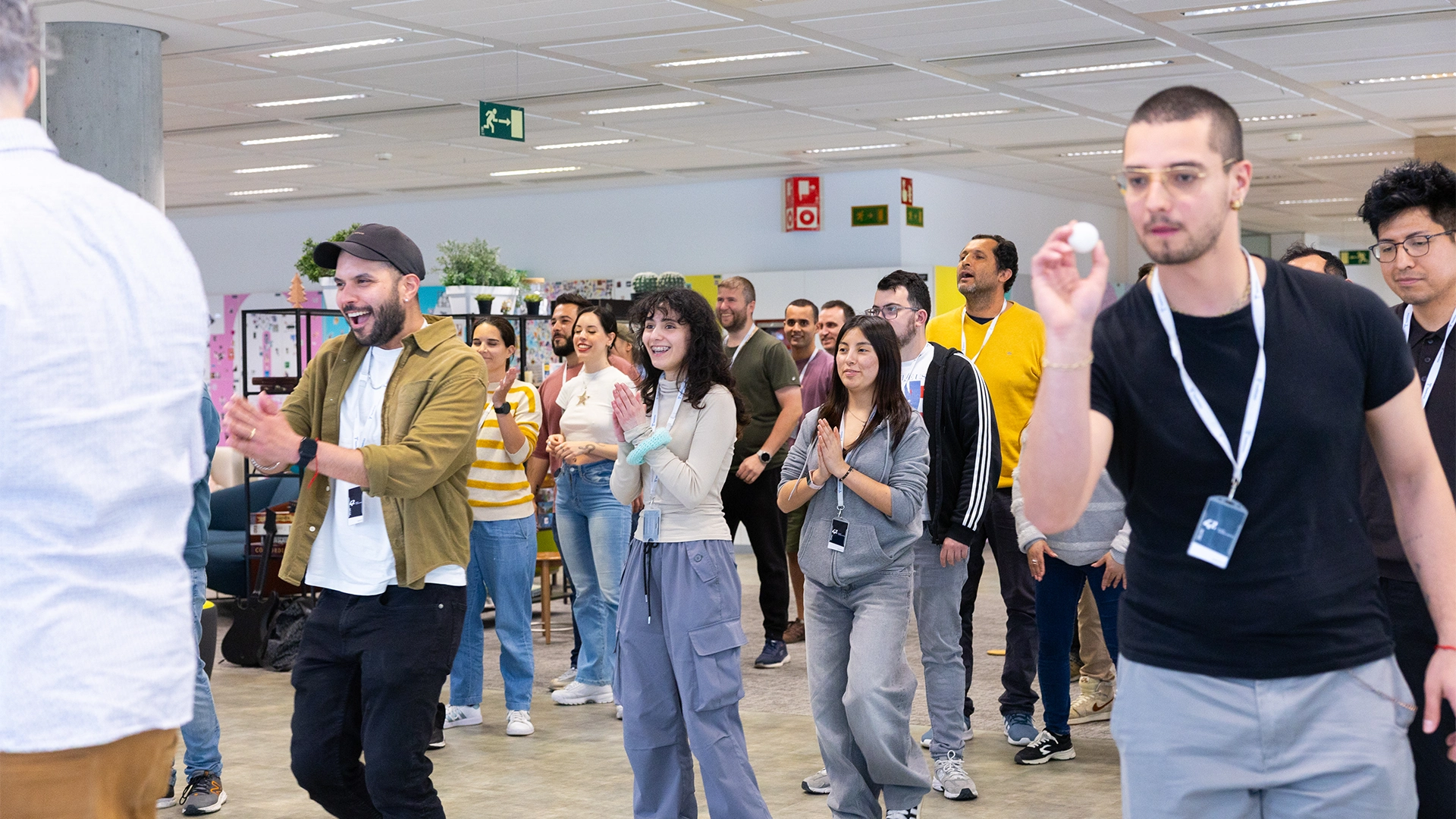 Students take part in a team-building activity during the 42 Madrid Fundación Telefónica learning experience.