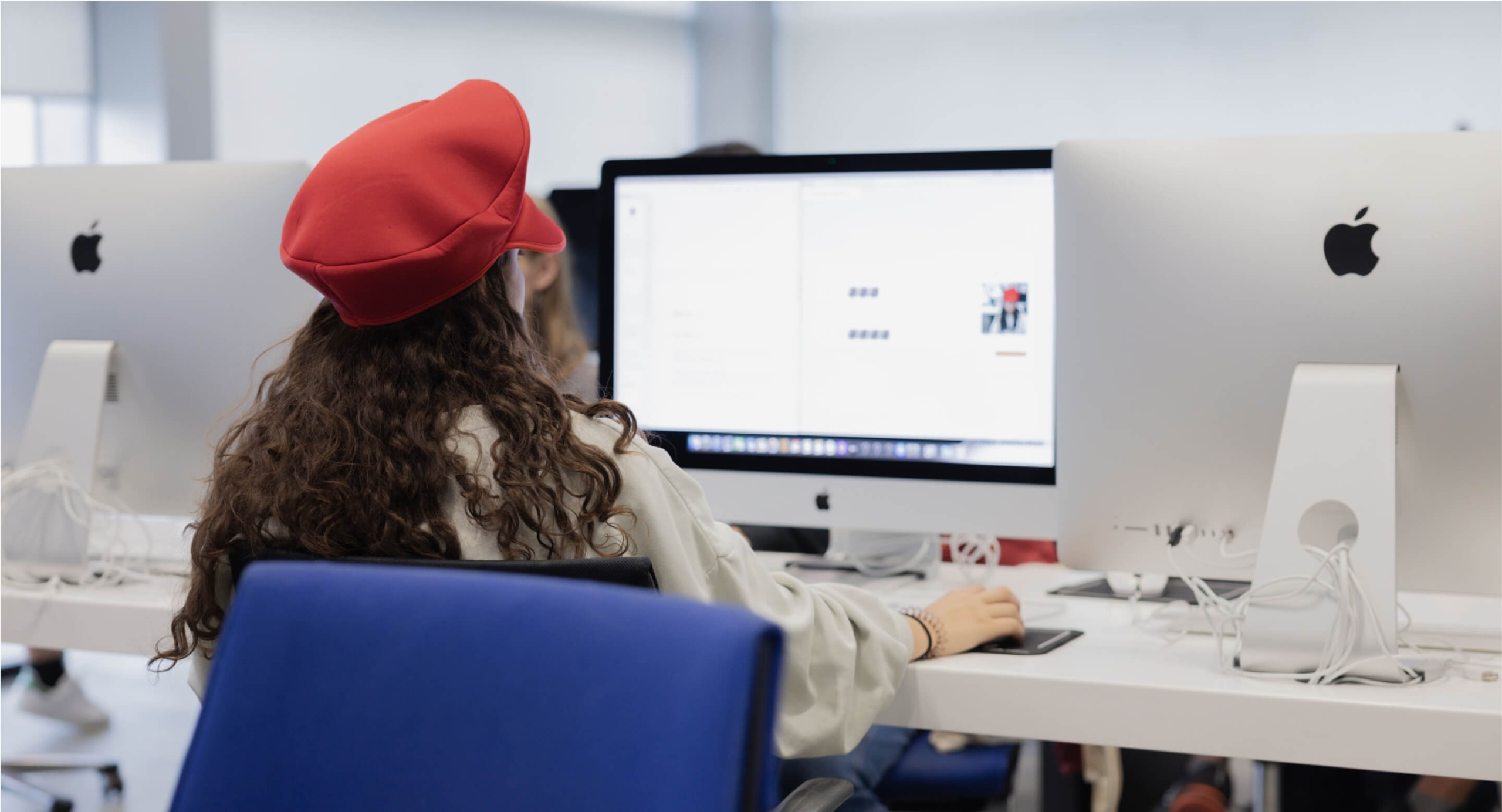 Female student works on a programming project during the 42 Madrid Fundación Telefónica Piscine.